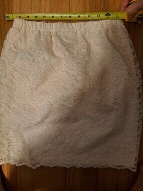 Vintage cream lace mini skirt from Moda Int'l. This garment has a 100% cotton li